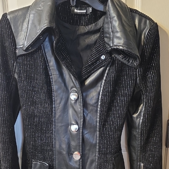 Elegant Black Trench Coat - Picture 3 of 5